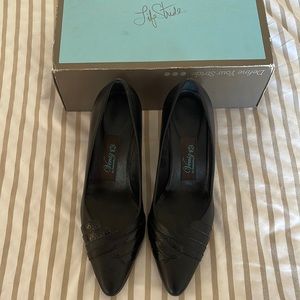 Heels shoes, like new, only used two times, black , size 9 US
